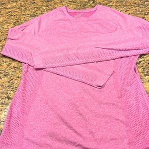 Figs salta performance under scrub in raspberry sorbet, size large.